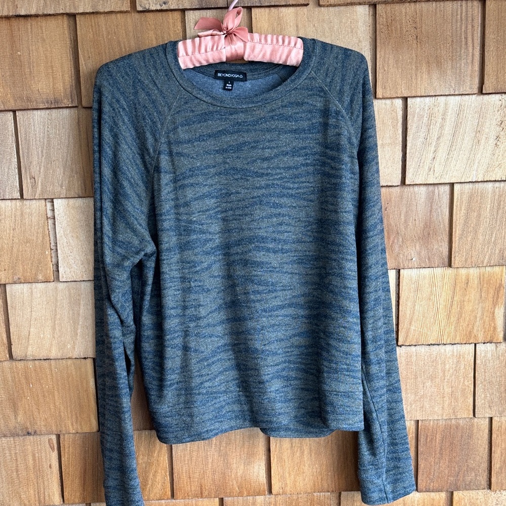 Beyond Yoga Heathered Blue Crewneck Sweater